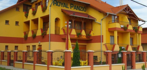   - Royal Panzió Cserkeszőlő