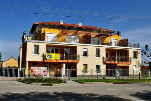   - Éva Apartman Cserkeszőlő